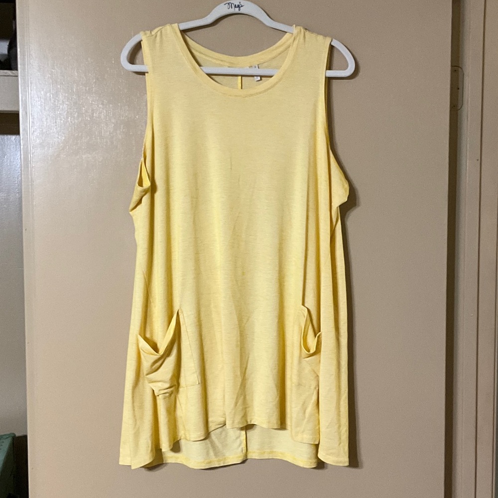 LOGO by Lori Goldstein Soft Yellow Sleeveless Pocket Tank